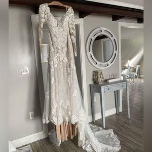 Brand New, Never Altered! Essence of Australia Wedding Dress 95149